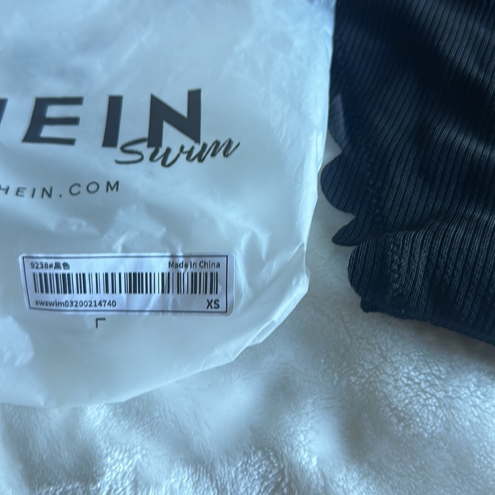 Black Bikini - Picture 3 of 3